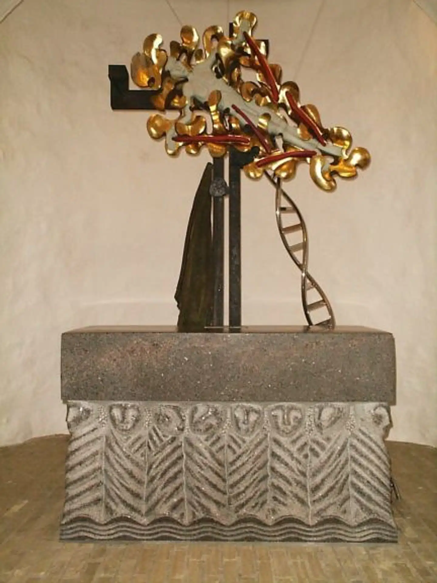 Spørgsmålet om tro og tvivl går som en rød tråd igennem Bjørn Nørgaards lange værk, og det har resulteret i adskillige opgaver for kirken. Her er det Knebel Kirke smukt beliggende på Mors, hvortil Bjørn Nørgaard i begyndelsen af 00erne skabte alter og altertavle bestående af en række af de elementer, der knytter sig til korsfæstelsen. Korset, Jesus selv, naglerne, svampen med eddike, han fik at drikke, kappen, han bar på vandringen til Golgata, osv.