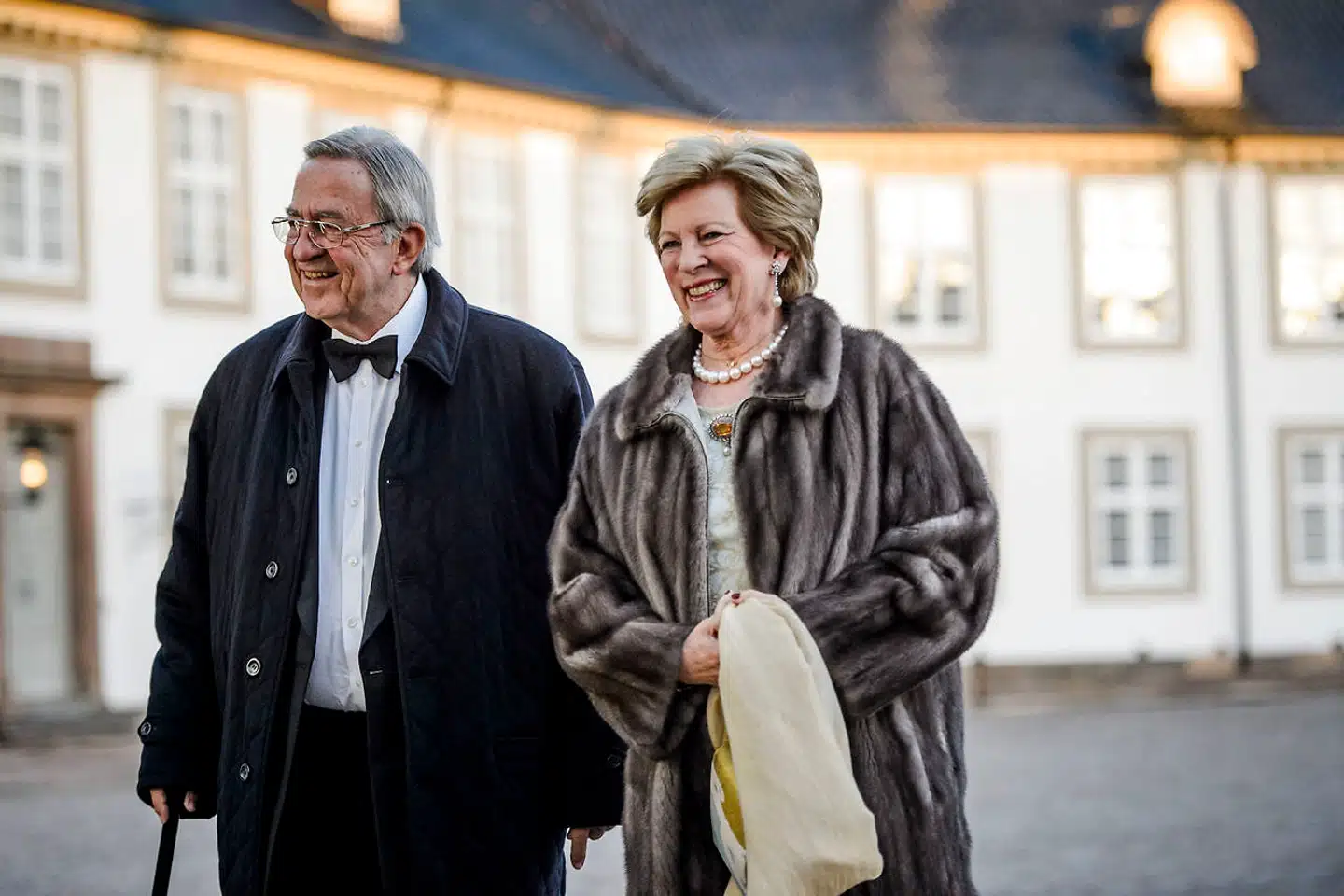 Dronning Anne-Marie, dronning Margrethes lillesøster, fik kong Konstantin, men mistede kongeriget efter en folkeafstemning i Grækenland i 1974.