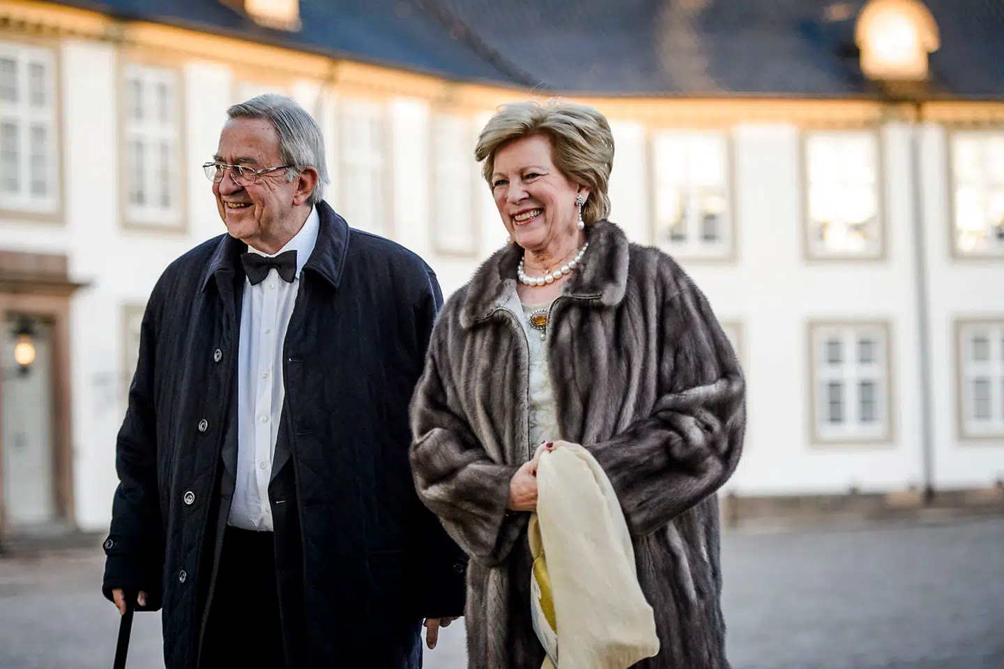 Dronning Anne-Marie, dronning Margrethes lillesøster, fik kong Konstantin, men mistede kongeriget efter en folkeafstemning i Grækenland i 1974.