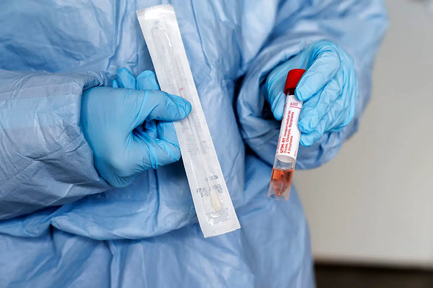 Susanne Ditlevsen, professor i statistik på Københavns Universitet, mener, at de danske myndigheder bør etablere en repræsentativ undersøgelse af flere tusinde borgere, så man løbende kan følge sygdommens udvikling i befolkning. Ifølge hende nytter det ikke at vente, hvis vi skal være bedre rustet til næste gang. Vi skal i gang, og det skal være nu.