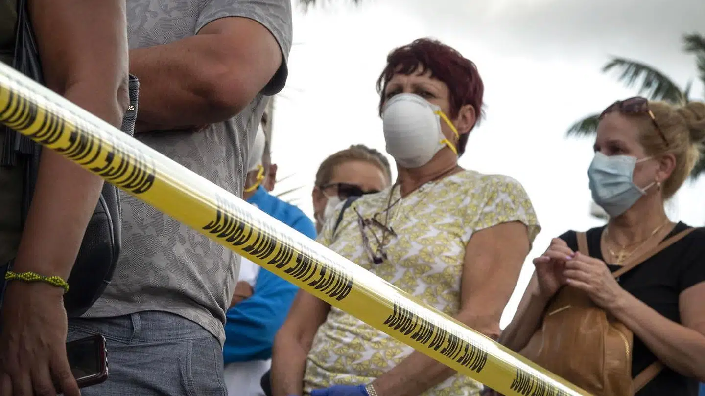 Amerikanere står nu i kø for at søge om understøttelse. Her i Hialeah, Florida.