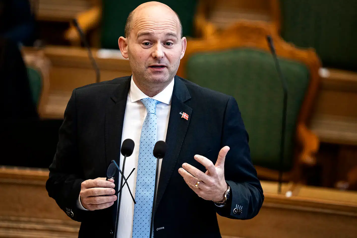 »Det er meget svært at sige noget som oppositionspolitiker i denne tid, uden vi bliver skudt i skoen, det bare er partipolitisk fnidder. Men det her er for vigtigt til, at jeg vil holde mund,« skriver formand for Konservative, Søren Pape Poulsen, på Facebook.