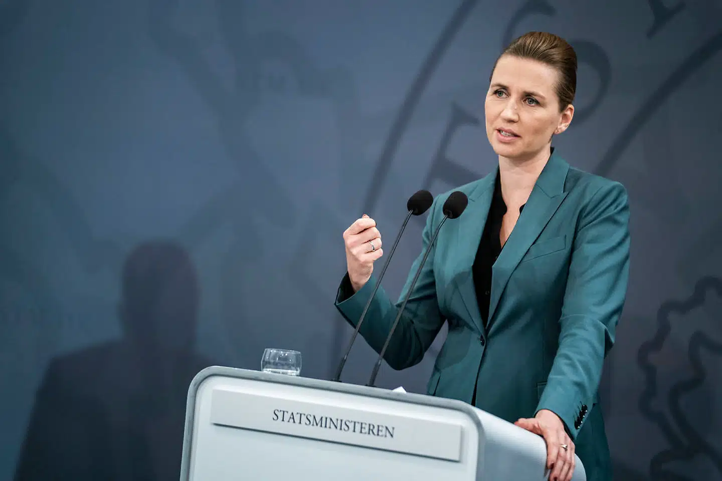 »Det er ikke alle lande, der er ledet af et menneske, som, før nogen havde hørt om coronavirussen, var i fuld gang med at samle magten omkring sig ved netop at 'tage nogle ting i brug, som vi ikke tidligere har haft hverken behov for eller lyst til',« skriver Amalie Lyhne.