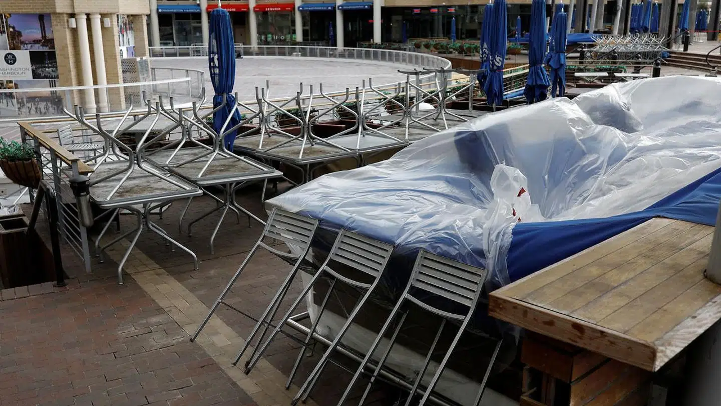 Danskernes forbrug falder her i coronakrisen, og det kan komme til at koste mange arbejdspladser.