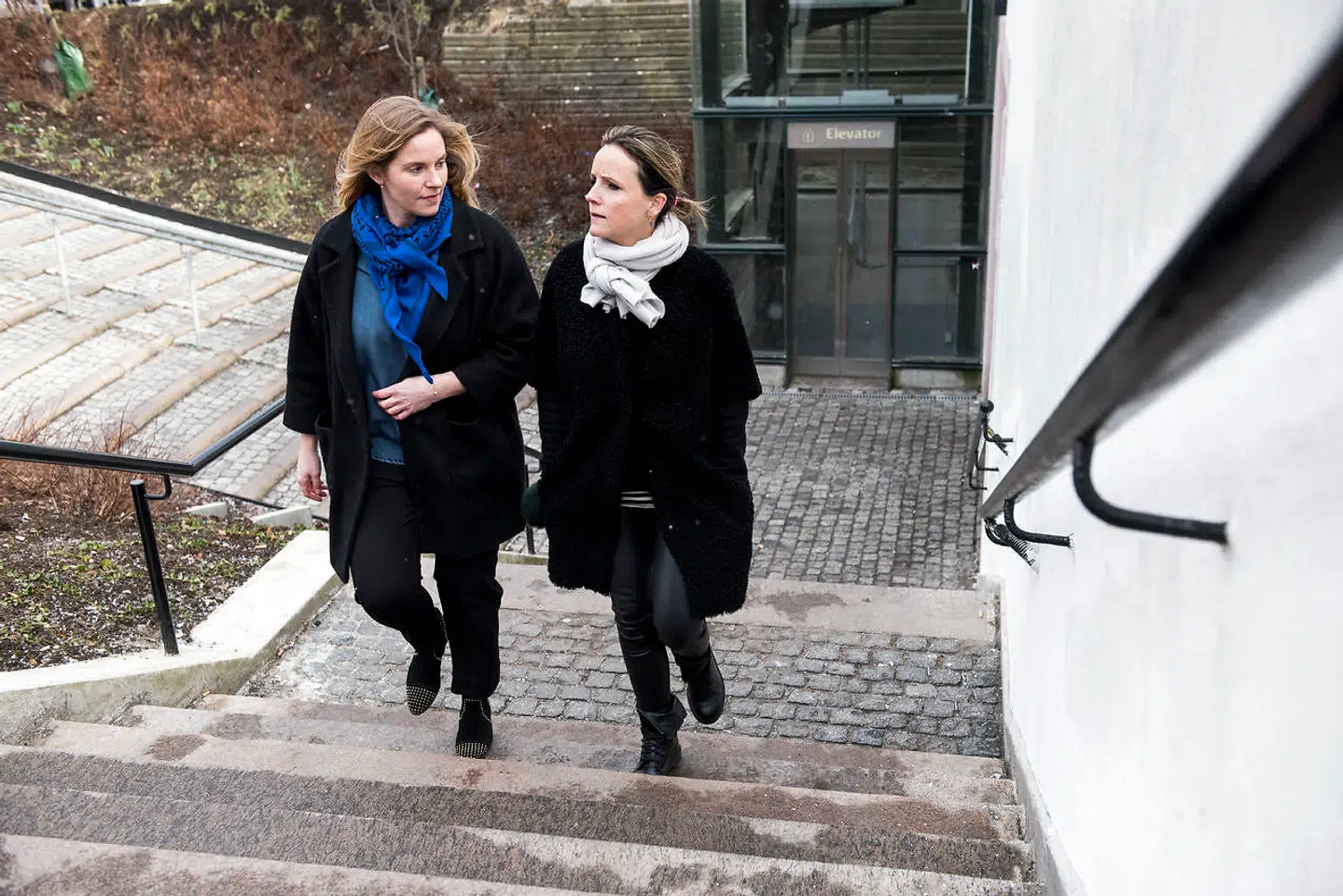 Charlotte Trolle (tv.) og Julie Wijngaard (th.) driver rådgivningsfirmaet »Skilsmissebarnet« og får for tiden mange henvendelser fra forældre, der er kommet i tvivl eller i decideret konflikt på grund af coronakrisen.