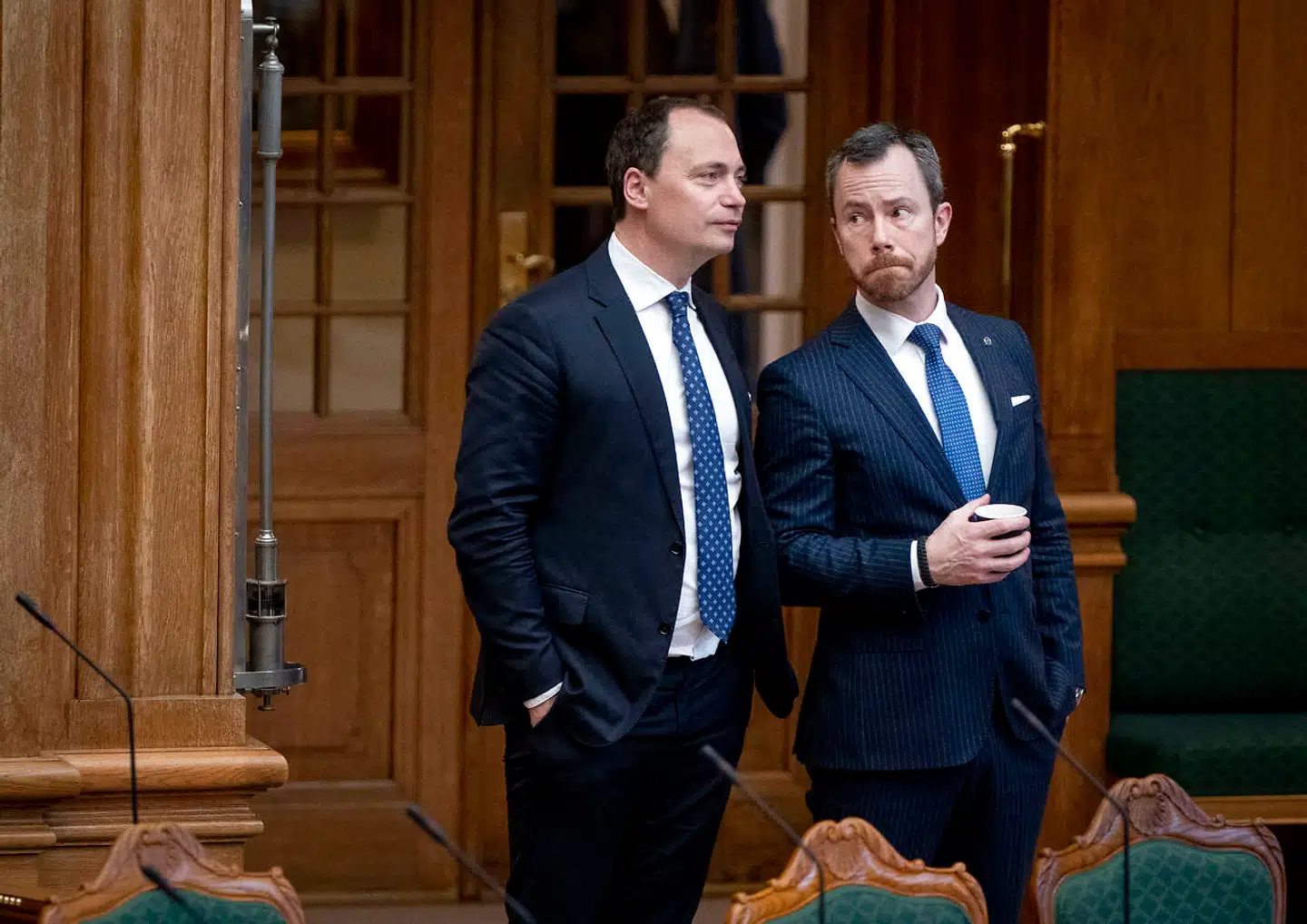Venstres formand, Jakob Ellemann-Jensen, og klimaordfører Tommy Ahlers under møde i Folketingssalen. Venstre foreslår nu en ny hjælpepakke målrettet iværksættere. Arkivfoto: Liselotte Sabroe/Ritzau Scanpix