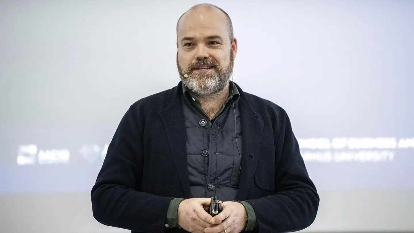 Bestseller-milliardæren Anders Holch Povlsen erkender fejl i sjældent interview efter ugers kritik af hans håndtering af coronakrisen for blandet andet virksomhedens ansatte.