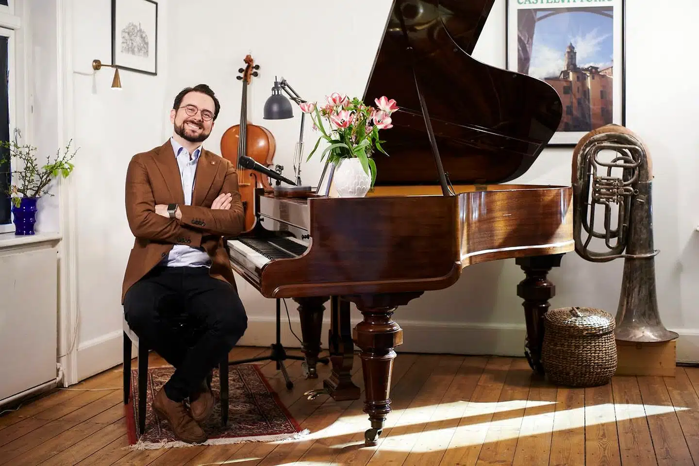 Morgensang med Phillip Faber i TV, hjælpsomme naboer og de mange, der knokler igennem på arbejde for at få det hele til at fungere under coronakrisen - Frank Hansen føler særligt i disse dage taknemmelighed over at være født i Danmark.