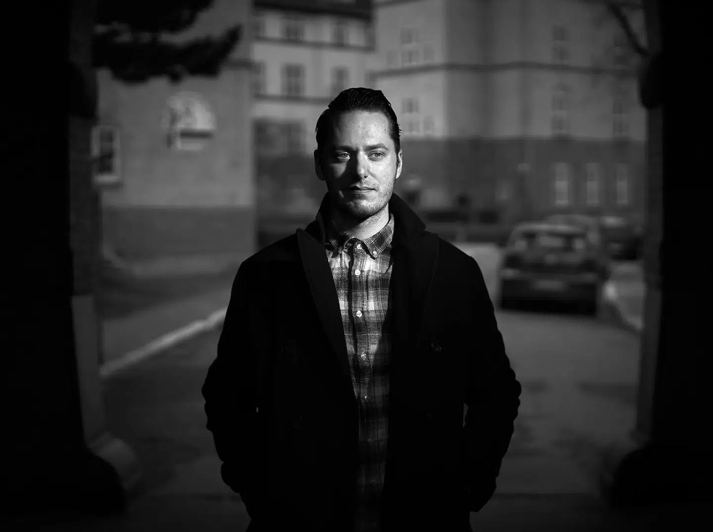 »Pandemi eller ej, må jeg gøre min tjans,« siger Mads Jürgensen, der har arbejdet som SOSU-assistent på Sundholm Pleje i knap fire år.