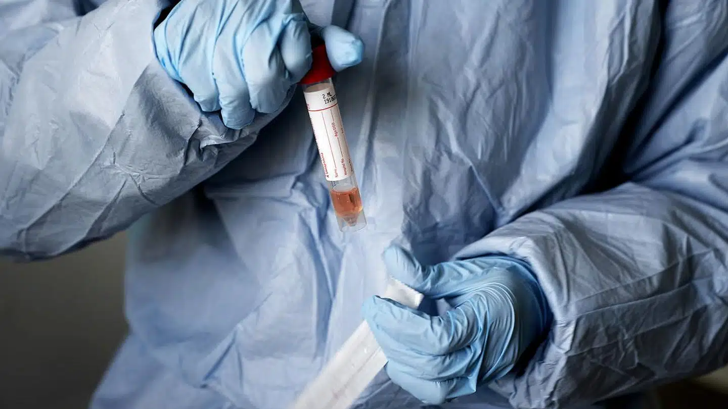 »Vi bakker 100 procent op om Sundhedsstyrelsens ambition om at teste mange flere af vores borgere – også dem, der kun har lette symptomer, men vi er nødt til at bede om forståelse for, at personalet på hospitalerne skal kunne følge med,« siger Sophie Hæstorp Andersen, regionsrådsformand i Region Hovedstaden, i en pressemeddelelse.