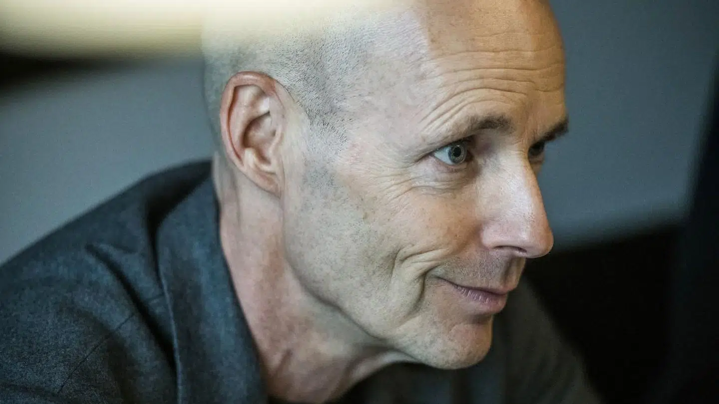 TDCs nye koncernchef, Henrik Clausen, står i spidsen for den relle og totale adskillelse af TDCs netselskab og TDCs kundeselskab, som konkurrerer også med hinanden og ikke skal tage hensyn på tværs.