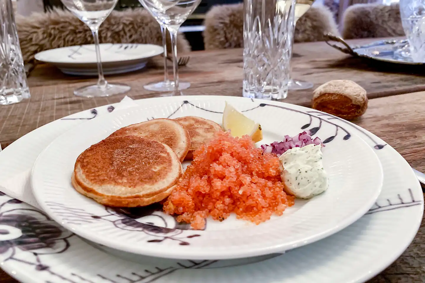 Marchals velkrydrede stenbiderrogn blev ledsaget af de måske bedste blinis, Søren Frank har smagt.