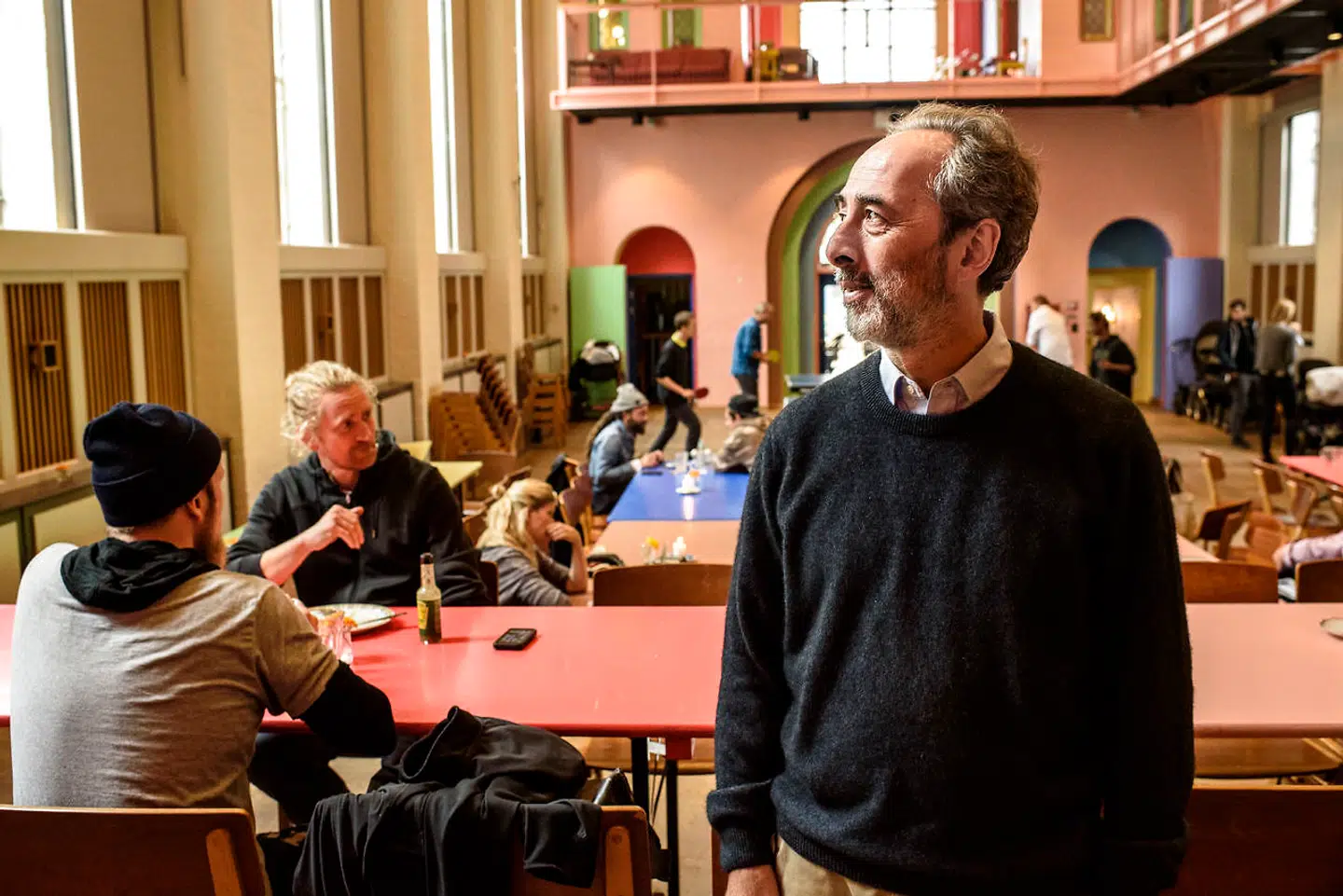 Lennart Lajboschitz fotograferet i folkehuset Absalon, som er et af hans projekter, som skal trække i retning af »social revolution«.