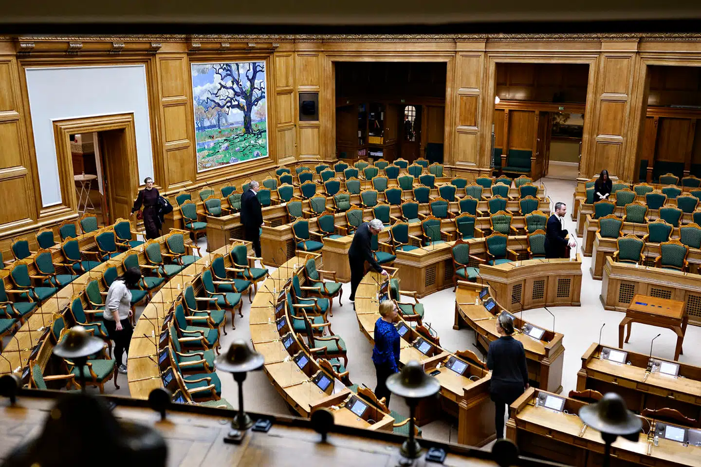 For første gang under coronakrisen er der ikke enstemmighed for ny hastelov, der skærper coronastraffe.