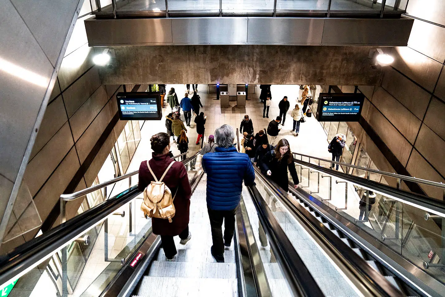 Det bliver nu billigere for unge og ældre at tage metro, bus og tog.