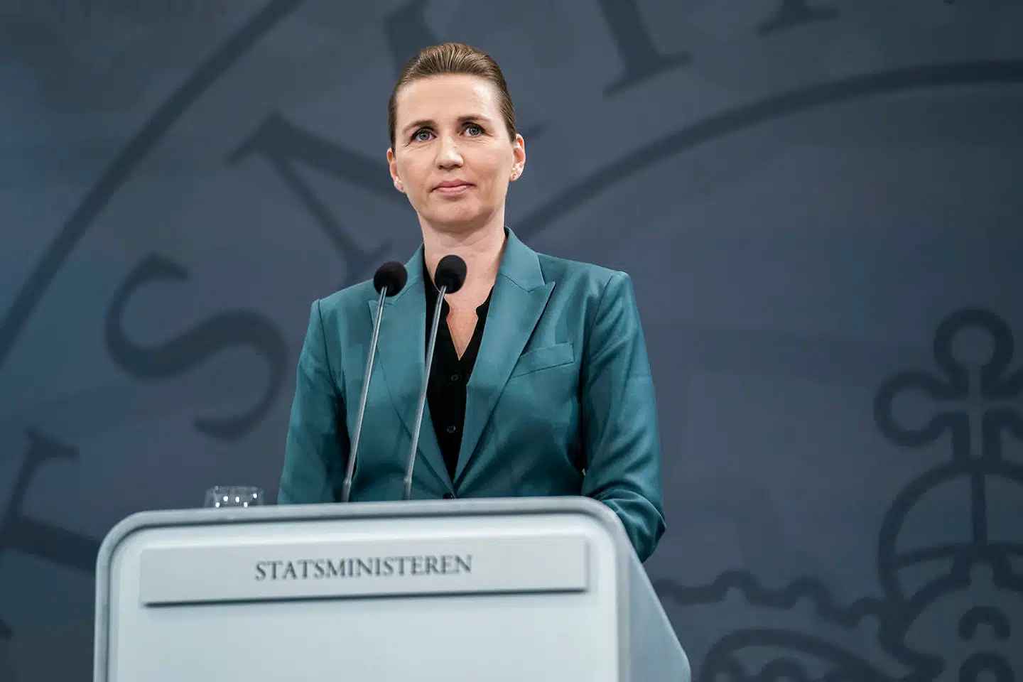 »Helt grundlæggende har vi det sådan som regering, at vi vil ikke løbe en risiko for, at alt det, vi har gjort i Danmark, siden vi begynde at lukke aktiviteter ned, er skønne spildte kræfter,« sagde en optimistisk statsminister Mette Frederiksen om forlaget til endnu en hastelov imod de sundhedsfaglige anbefalinger.