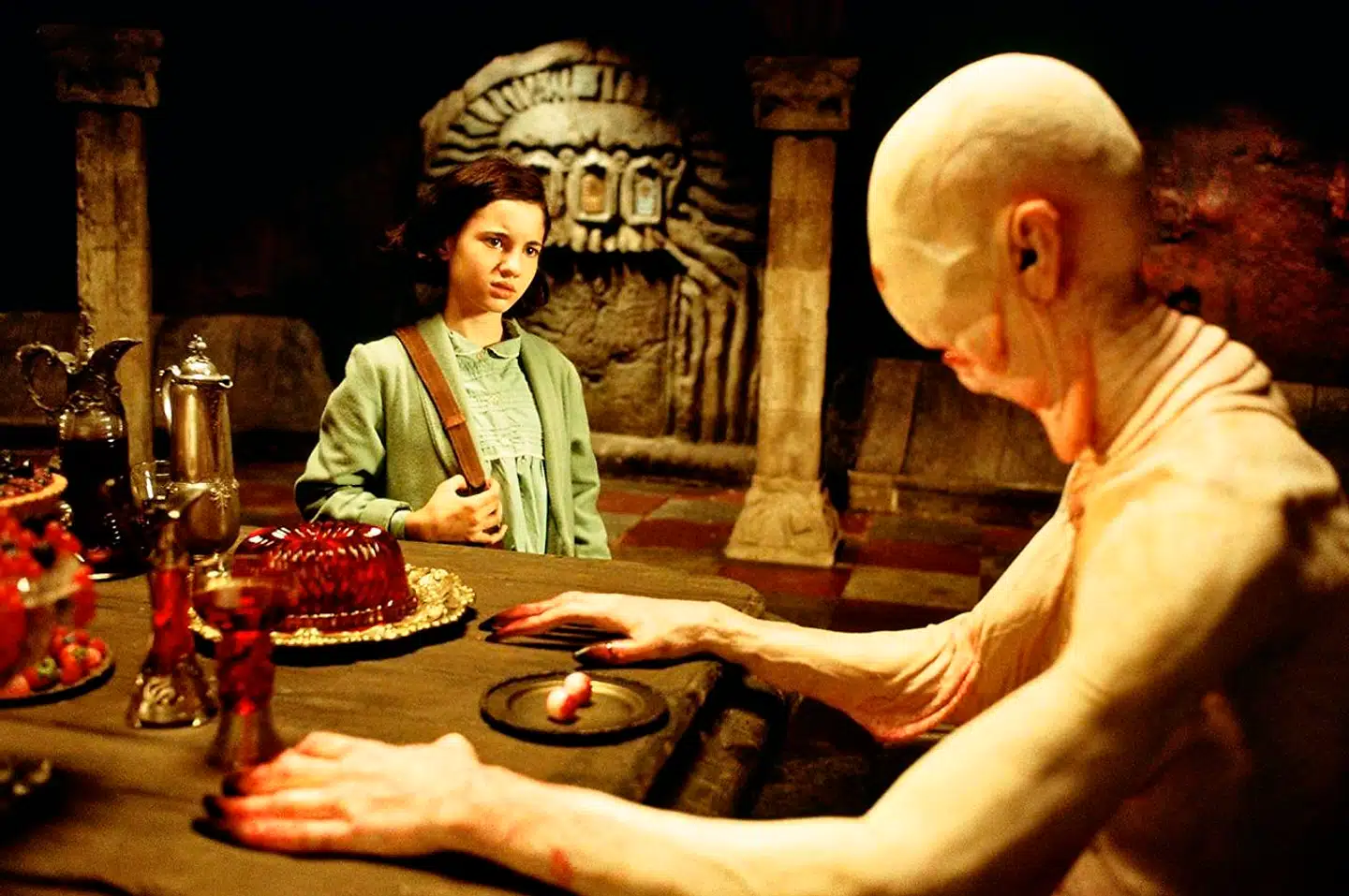 Film skal ses i... din stue, når der er coronavirus på spil. Her kan du læse om fem film, der er værd at se med ungerne – både de store og de små.