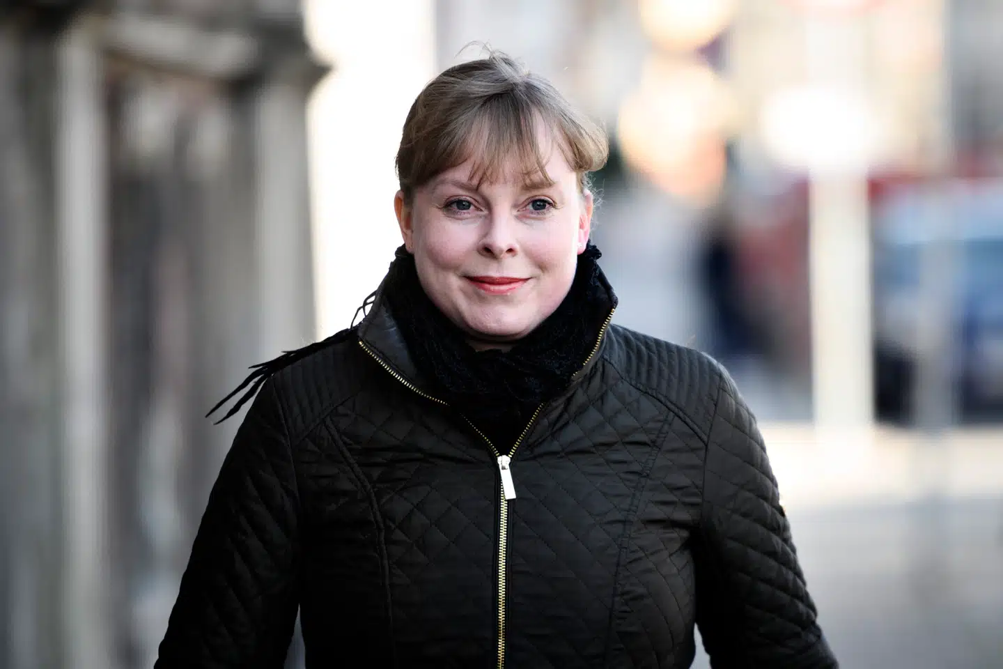 En række ordførere vil nu flytte forhandlingerne om at redde kulturlivet fra kulturminister Joy Mogensens skrivebord og i stedet have dem til at foregå i Finans- eller Erhvervsministeriet.
