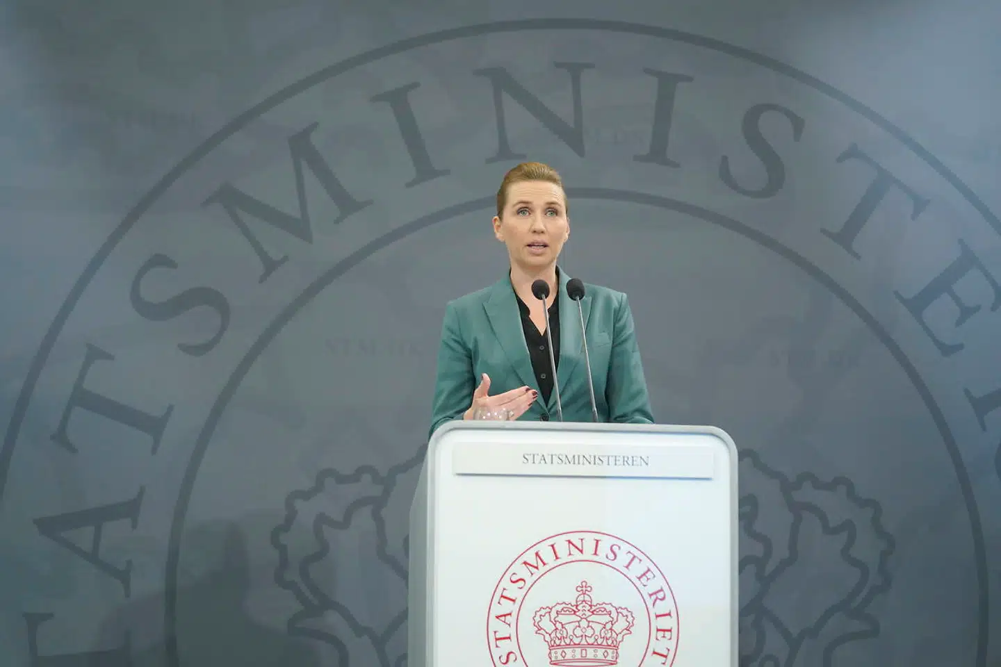 Statsminister Mette Frederiksen orienterer offentligheden om COVID-19-situationen i Danmark på et pressemøde i Spejlsalen i Statsministeriet mandag den 30. marts 2020.