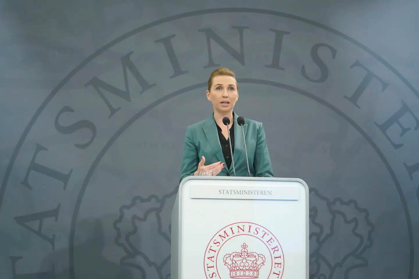 Statsminister Mette Frederiksen orienterer offentligheden om COVID-19-situationen i Danmark på et pressemøde i Spejlsalen i Statsministeriet mandag den 30. marts 2020.