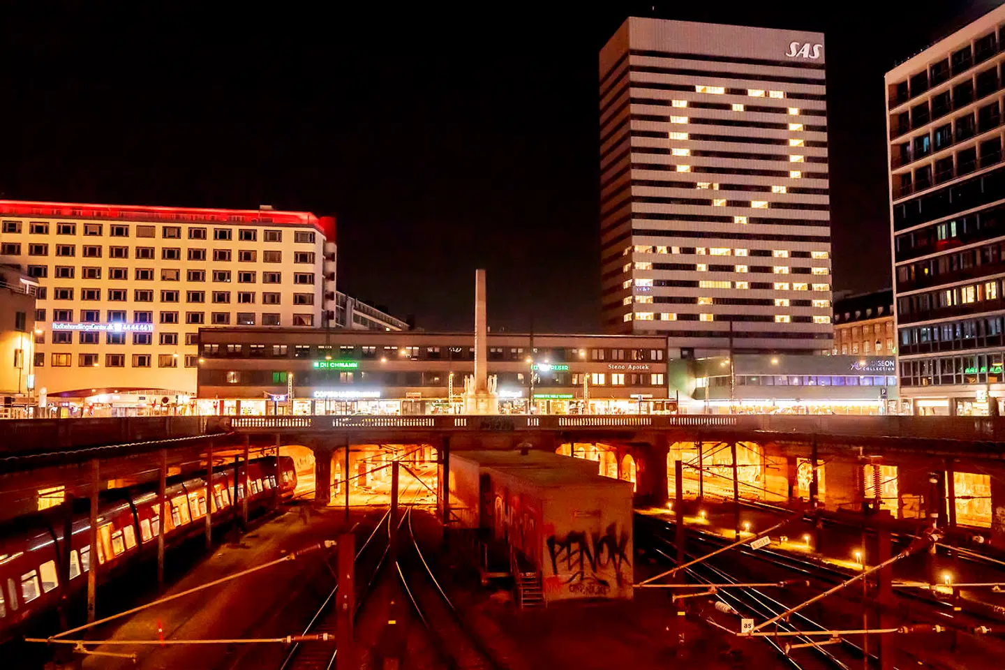 SAS Royal Hotel spreder kærlighed i natten til København.