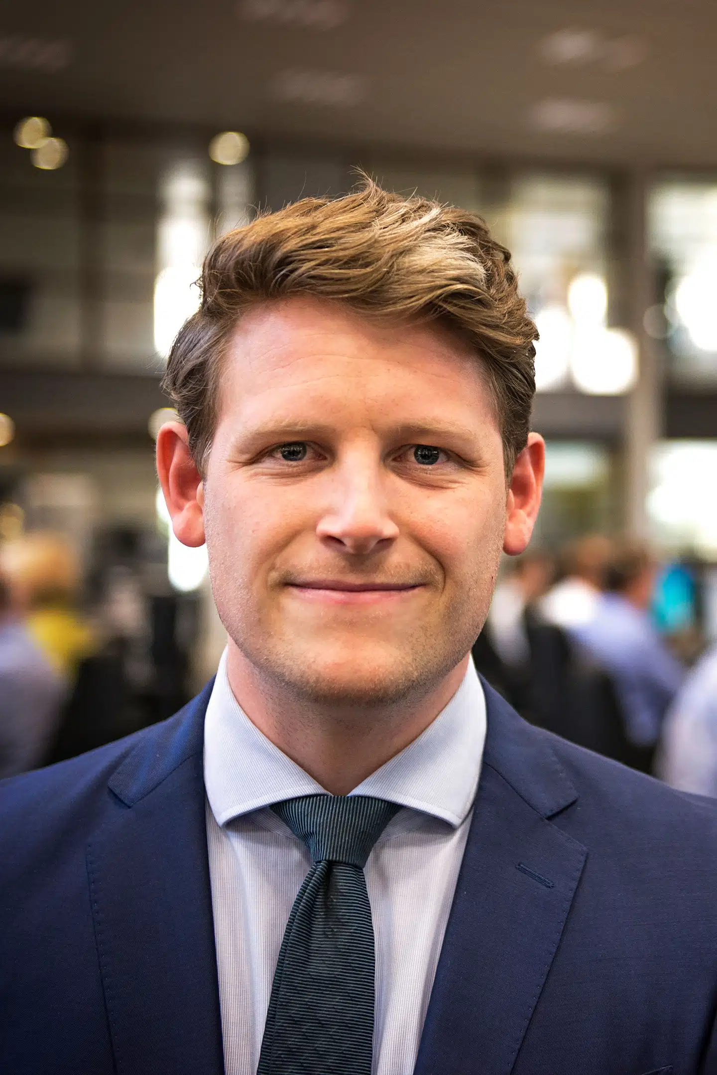 Søren V. Kristensen fotograferet i Sydbanks dealerhal i Aabenraa.