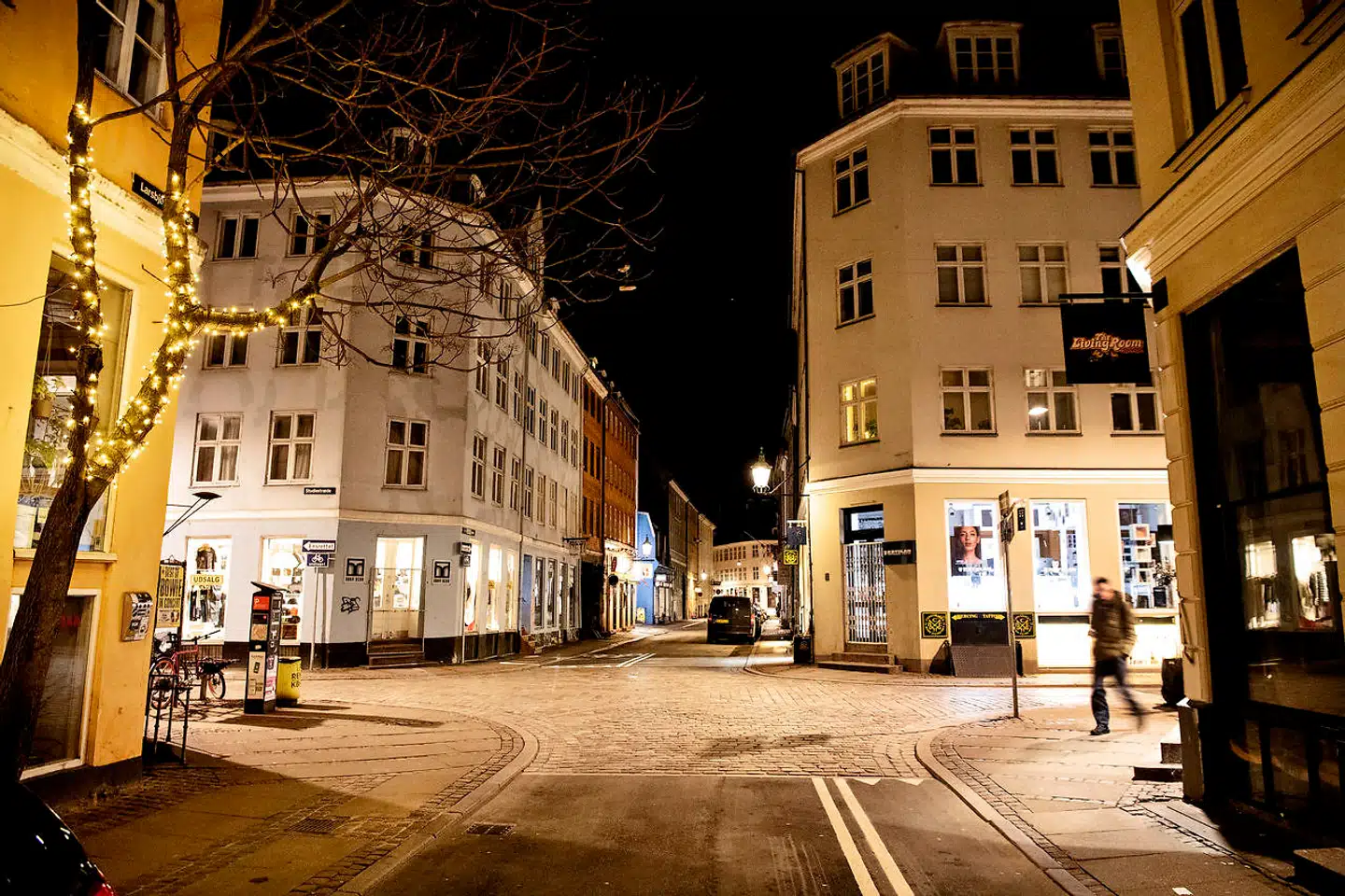 Coronakrisen har tappet det indre Københavns gader for mennesker. Billedet er fra Studiestræde / Larsbjørnsstræde lørdag 14.marts 2020 ved midnatstid.