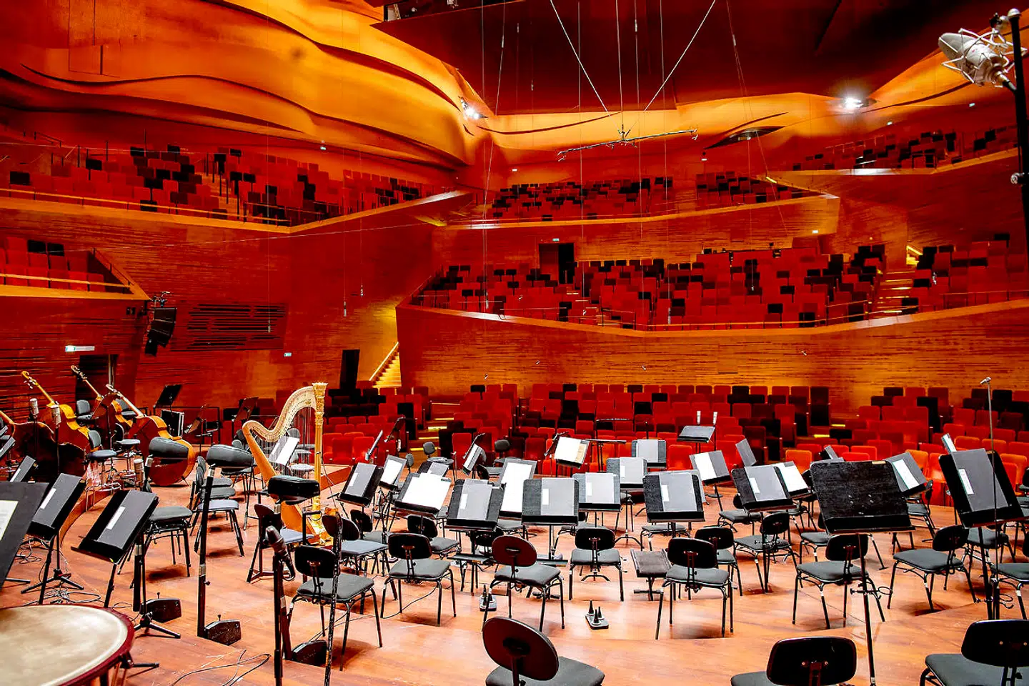 Danmark lukker ned pga coronavirus. En tom DR Koncertsal. Krisen har fået flere musikere til at lave deres egne koncerter online.