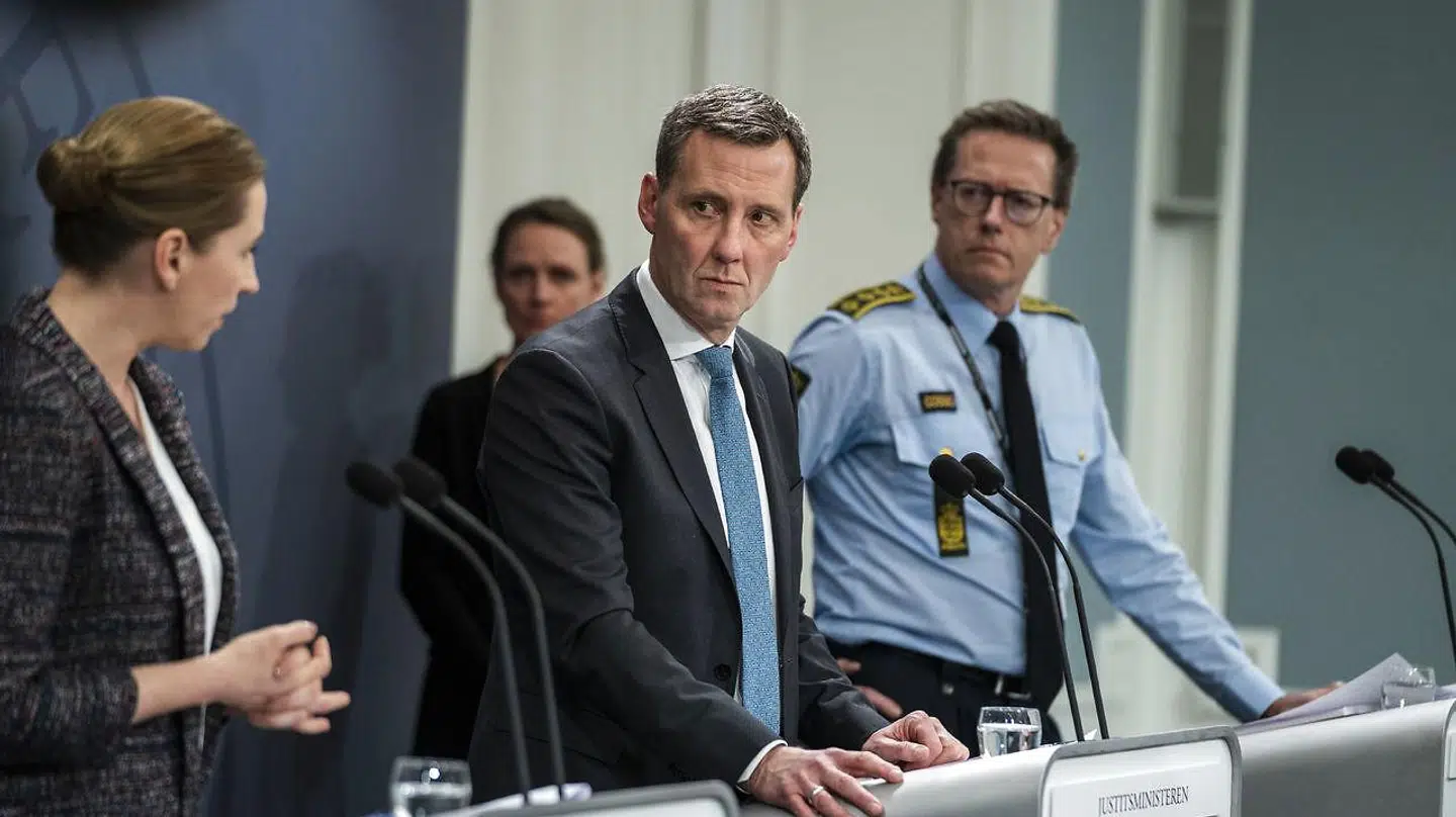 Justitsminister Nick Hækkerup (S) og rigspolitichef Thorkild Fogde fortæller onsdag på regeringens daglige pressemøde om coronasituationen.