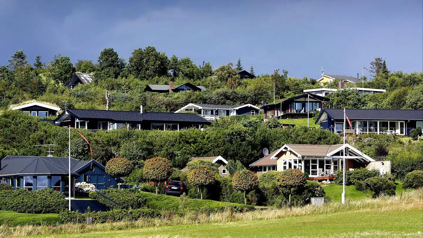 Interessen for sommerhuse på søgemaskinen Google er vokset voldsomt i marts, mens coronakrisen har bredt sig. Her et arkivfoto af sommerhuse ved Ebeltoft.
