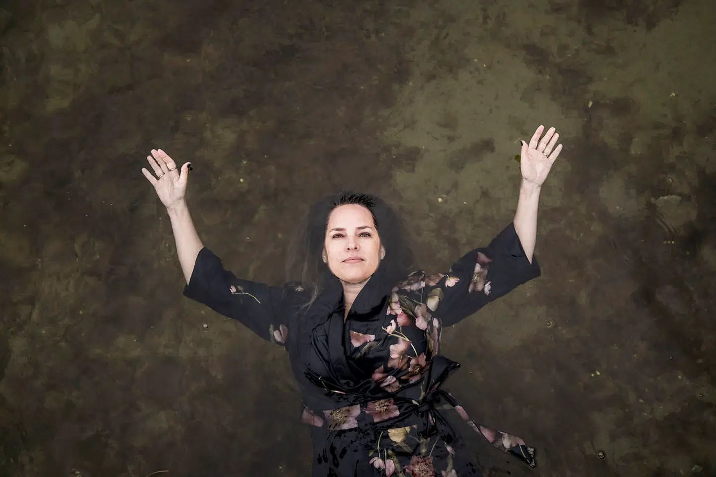 »Normalt ville vi jo aldrig lade børn dukke op på skærmen til et telefonmøde, men nu er vi alle kastet ud i det store eksperiment, hvor vi skal være large over for hinanden,« siger Anne Skare Nielsen.