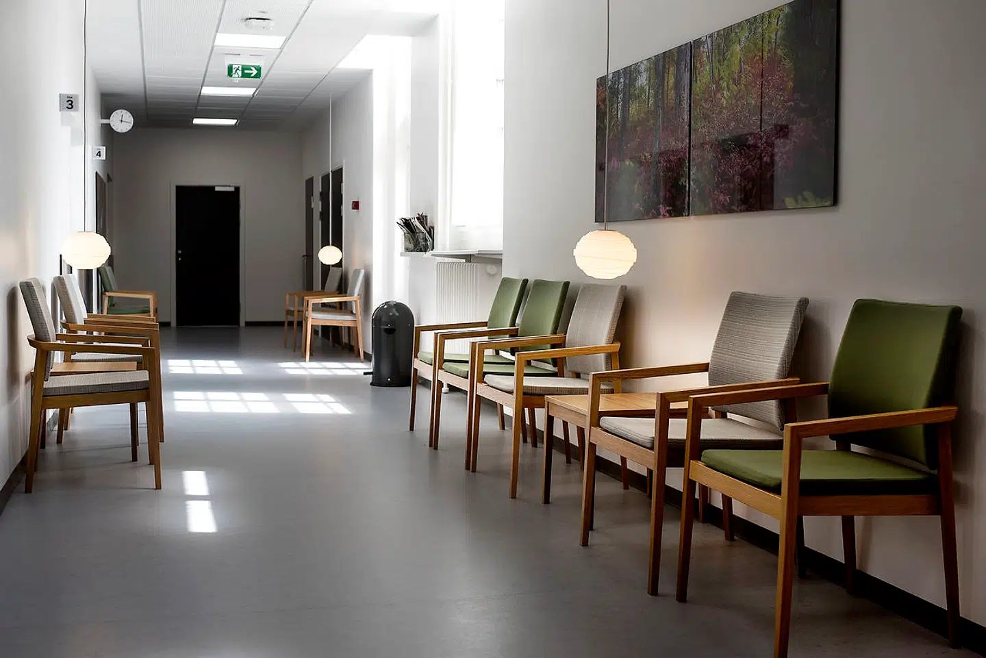 Akutmodtagelserne på hospitalerne og de praktiserende læger melder om tomme venteværelser under coronaepidemien.