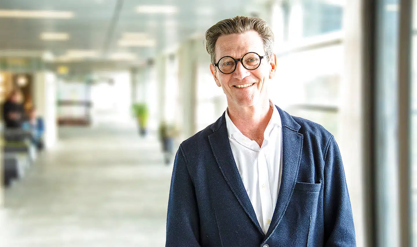 »Barren synes at være hævet for, hvornår folk synes, de vil søge hjælp,« siger siger professor Ove Andersen fra akutmodtagelsen på Hvidovre Hospital.