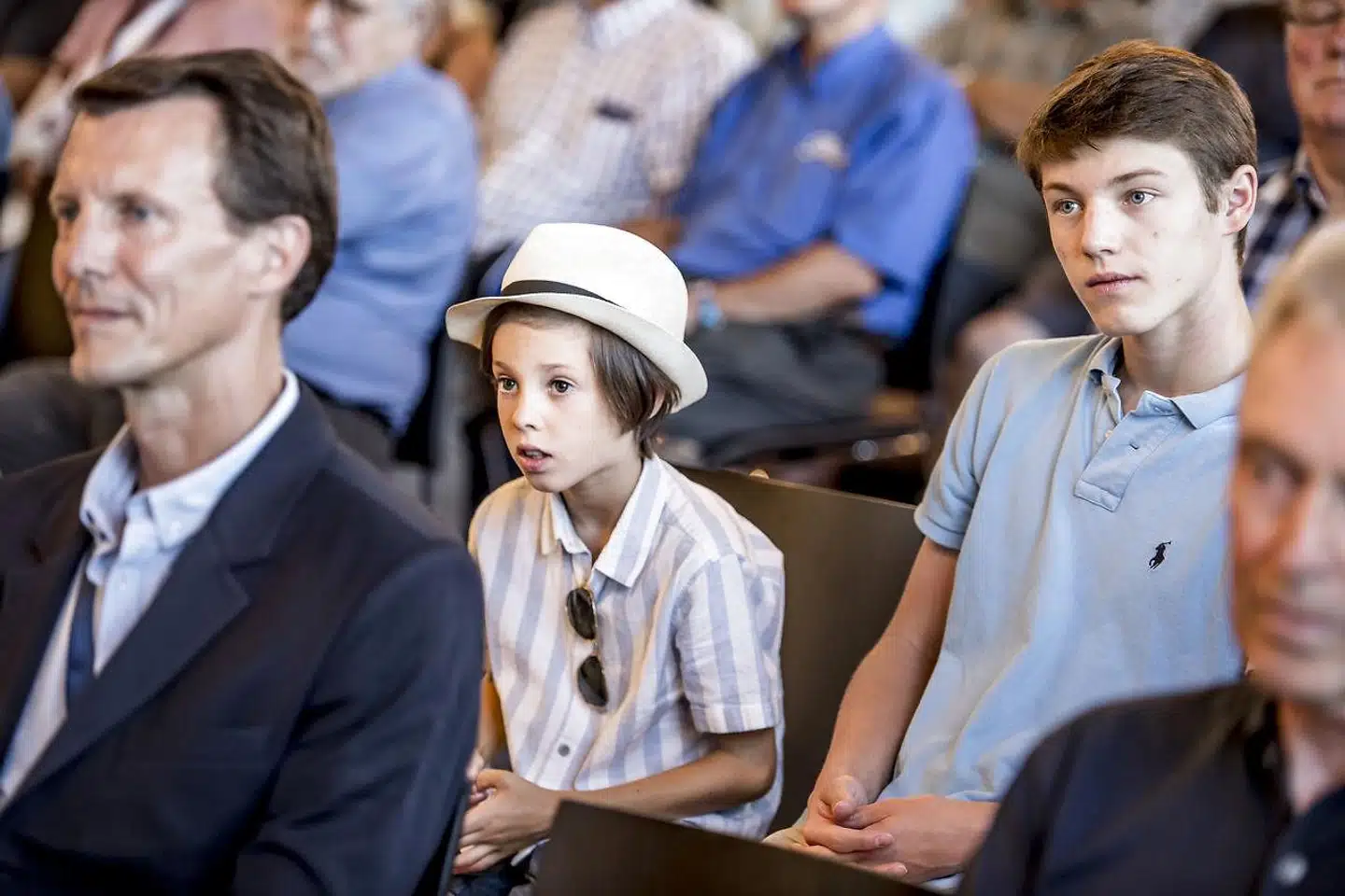 Arkivfoto: Prins Henrik (i midten) er blevet undersøgt på Rigshospitalet for vejrtrækningsproblemer forbundet med astmatisk bronkitis. Prins Henrik blev desuden undersøgt for coronavirus. Testen var negativ, oplyser Kongehuset.