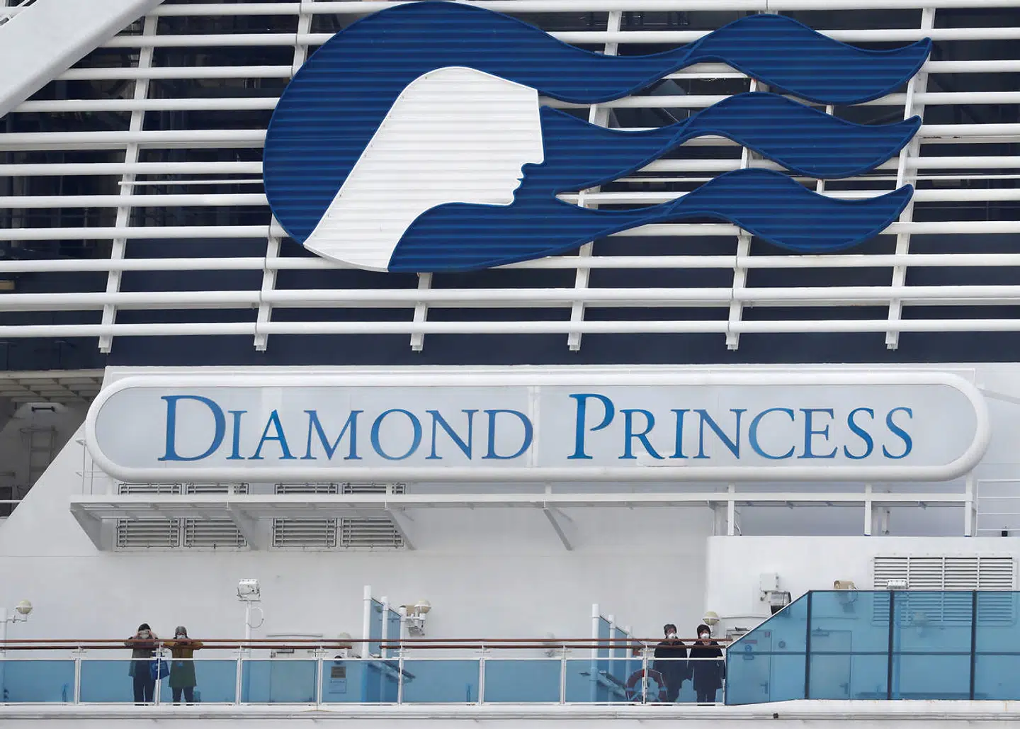 Tusindvis af passagerer sad i karantæne om bord på det coronaramte krydstogtskib »Diamond Princess« ud for Japans kyst. Hundredvis blev testet positive.