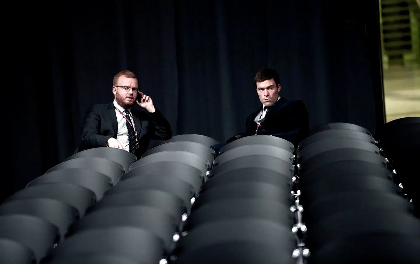 Flere af landets største børsselskaber står foran foråets bølge af generalforsamlinger med én fælles opfordring til sine hundredetusinder af aktionærer: Blive hjemme og live-stream generalforsamlingen på nettet. På grund af disse ekstraordinære omstændigheder bliver der mange tomme stole ved generalforsamlingerne i foråret.