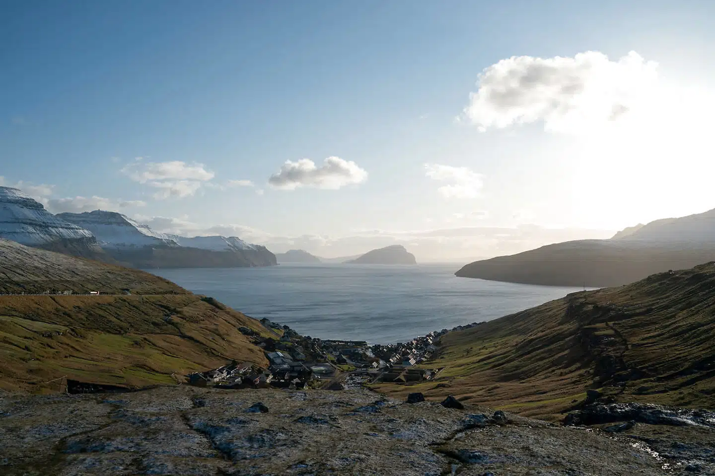 Erfaren læge på Færøerne har observeret nogle påfaldende forskelle i coronavirussens smittemønster, der kan vise sig at være gode nyheder.