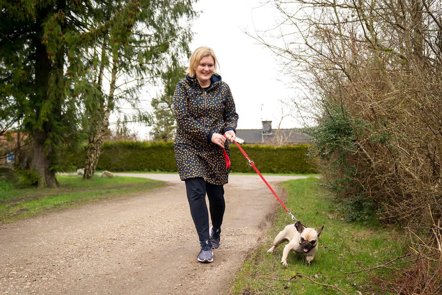 Louise Warberg Hækkerup tog i sommerhus i Tisvilde som følge af regeringens tiltag om at lukke Danmark ned. Hun er nu en af »de københavnere«, som nogle helårsbeboere er bange for kan lægge et stort pres på byens ressourcer.