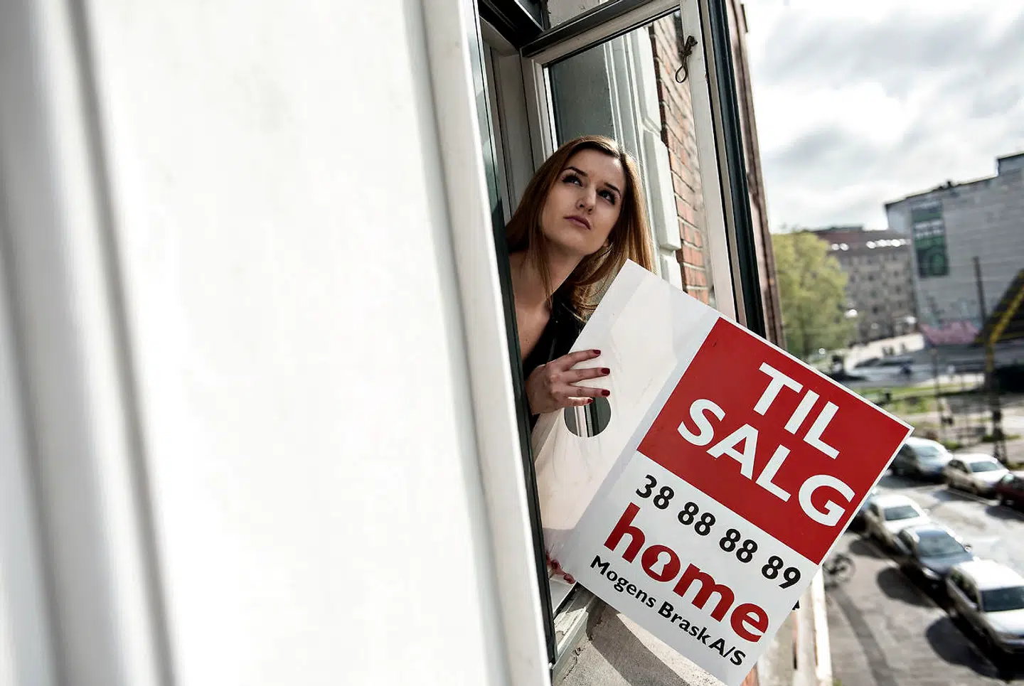 Der bliver sat færre nye boliger til salg i øjeblikket som konsekvens af coronakrisen. Det mærker man blandt andet hos ejendomsmæglerkæden Home, som forventer, at antallet af nye »til salg«-skilte kommer til at falde yderligere.