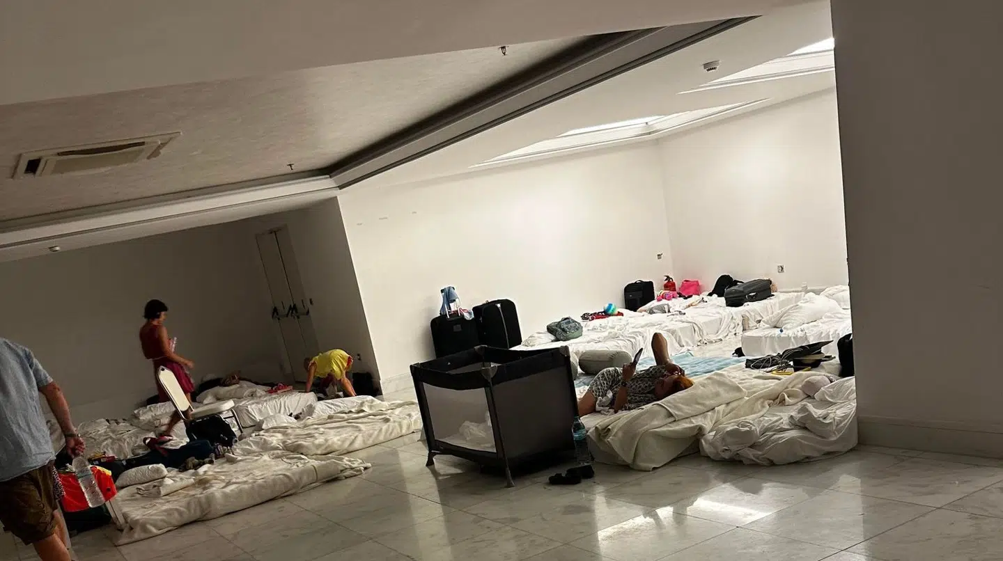 Anne Bjerg og hendes familie blev indlogeret i en kælder på et hotel nordpå efter deres flugt fra flammerne.