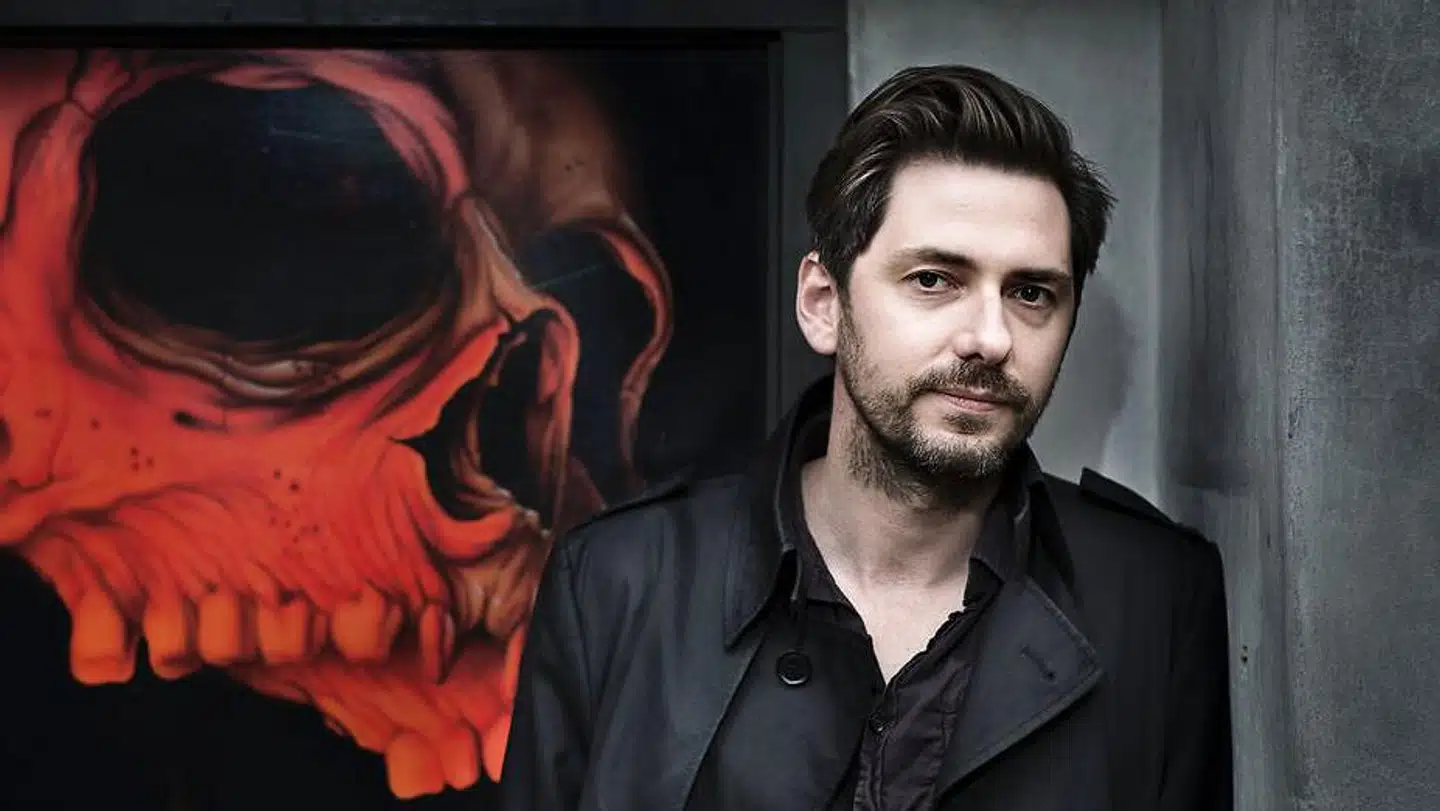 At skrive er lidt som at meditere – forestiller jeg mig – i den forstand at omverdenen forsvinder, siger forfatter Kristian Bang Foss.