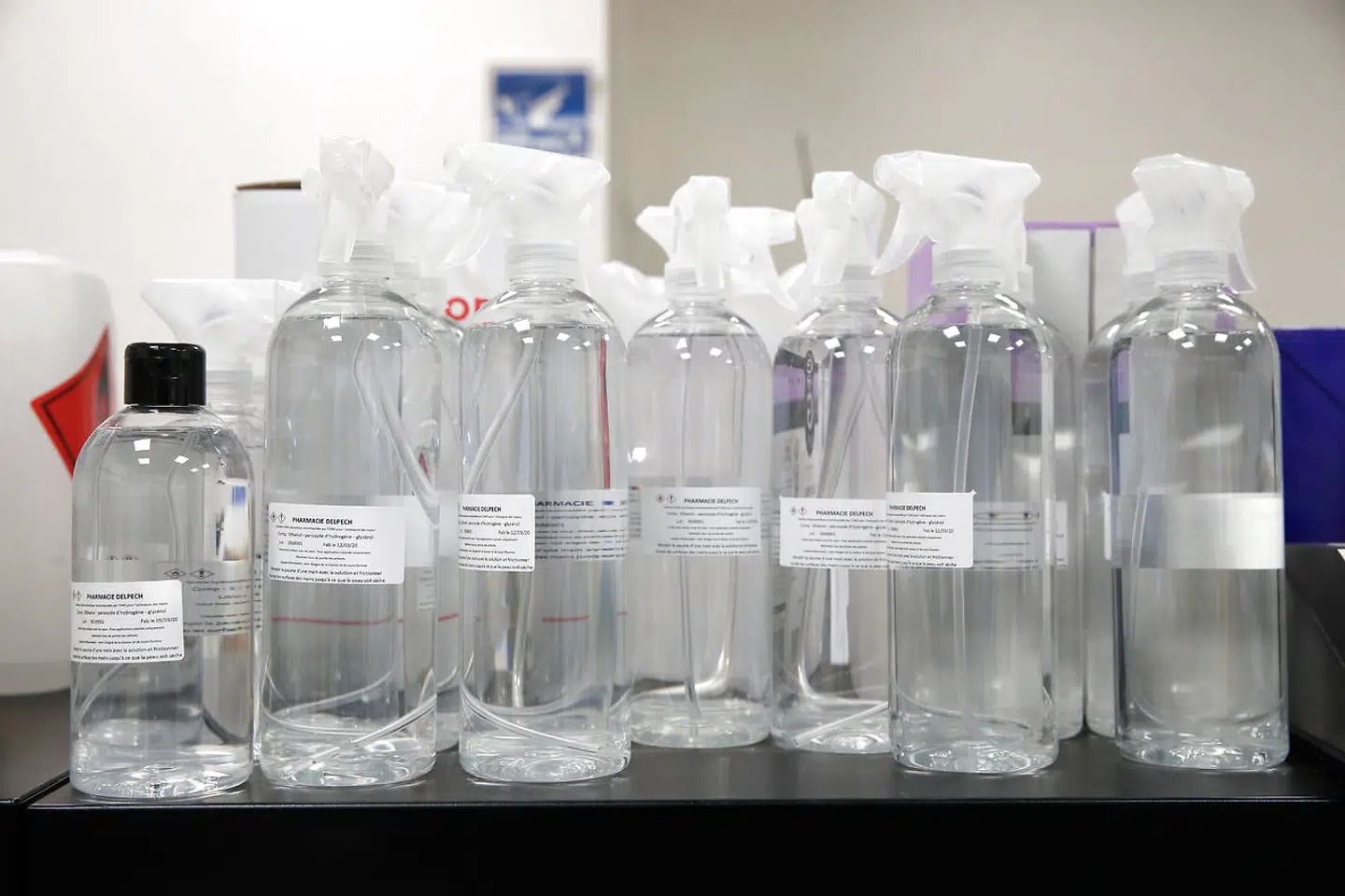 Håndsprit kan blive en mangelvare. Der er allerede meldt udsolgt på sprit i de fleste butikker, ligesom hospitaler har været udsat for tyveri af håndsprit.