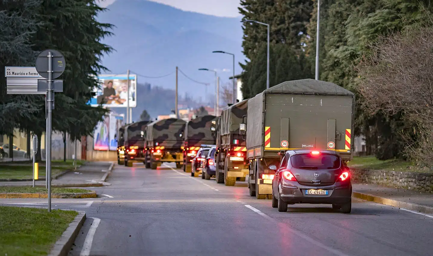 Hæren rullede i går ind i Bergamo for at hente lig ud af byen.