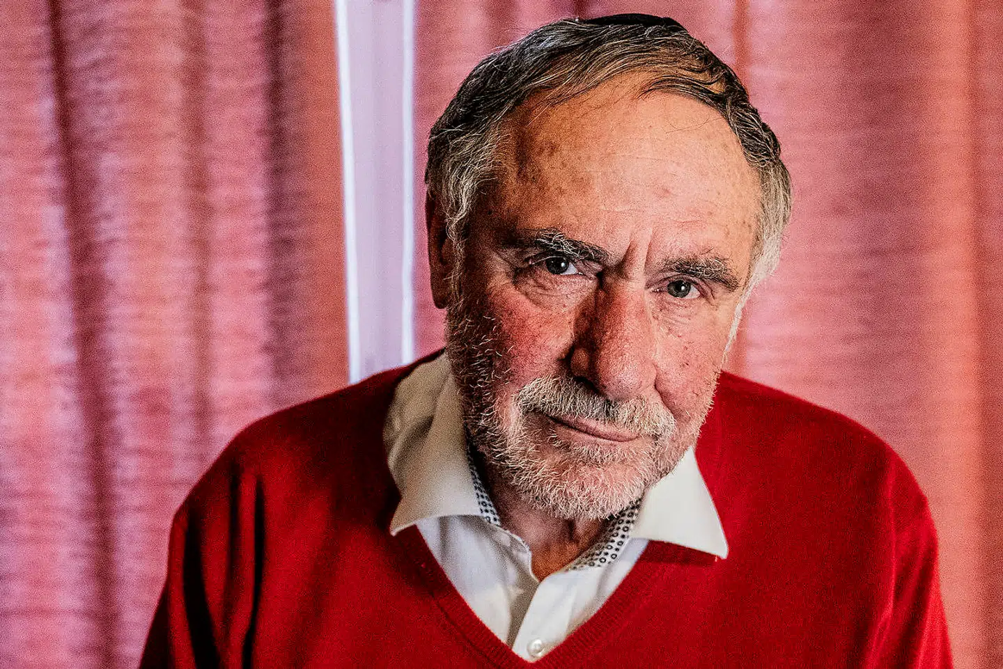 »Vi skal værdsætte, at vi lever i et land, der i denne situation viser sig fra sin bedste side ved at være opmærksom på alle dem, der kommer i vanskeligheder,« siger fhv. overrabbiner Bent Lexner om, hvordan vi bedst tackler de udfordringer, som coronavirussen har givet os.