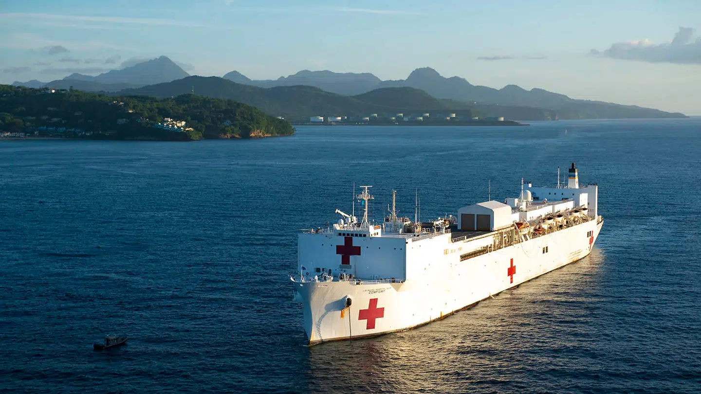 Verdens største hospitalsskib, »USNS Comfort«, er nu på vej mod New York for at hjælpe byen med den sundhedskrise, der er begyndt at rulle, men ventes at toppe om halvanden måned.