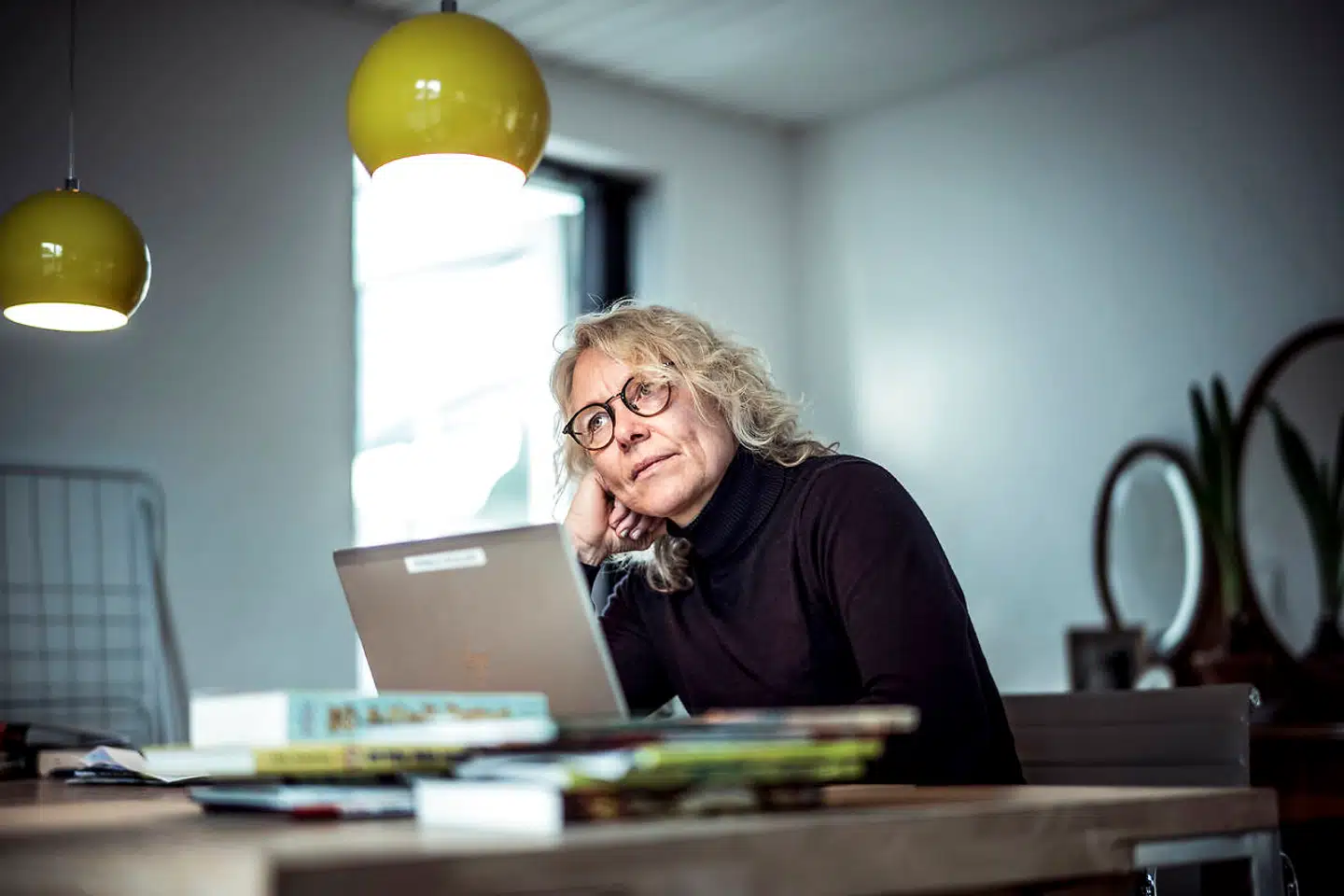 »De kan godt sidde hjemme i deres egen osteklokke og lave mange af de her ting, men der er helt klart også noget med det sociale. Vi vil jo helst have dem og kunne se dem i øjnene,« siger Pernille Hegelund, lærer på Sabroe-Korsvejskolen.