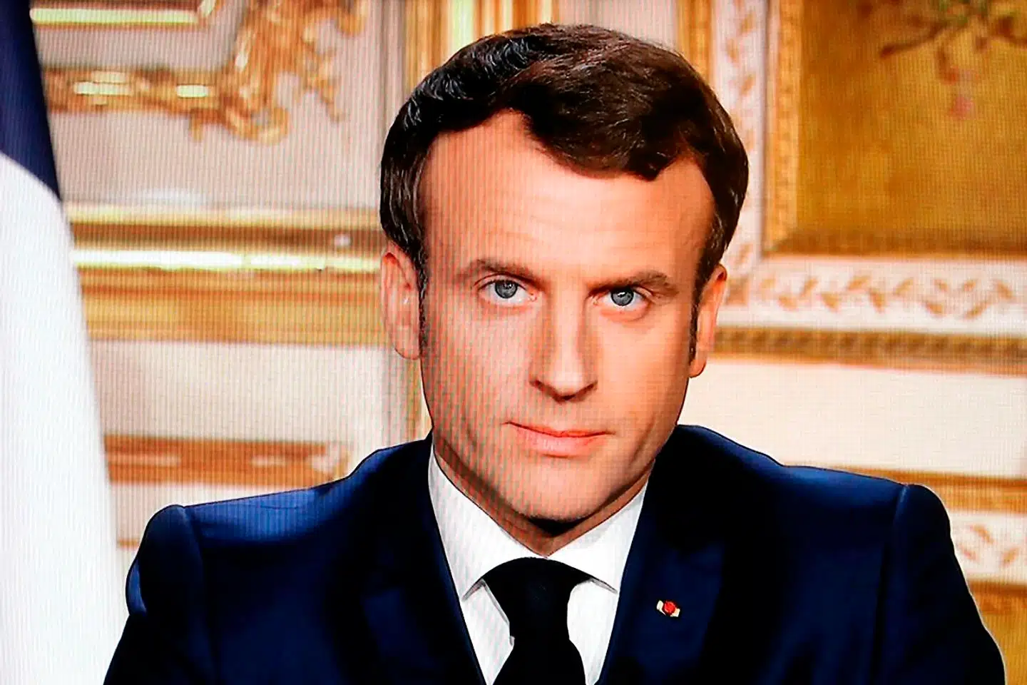 Den franske præsident Emmanuel Macron sagde i dag på et pressemøde, at Frankrigs grænser lukker ned fra tirsdag.