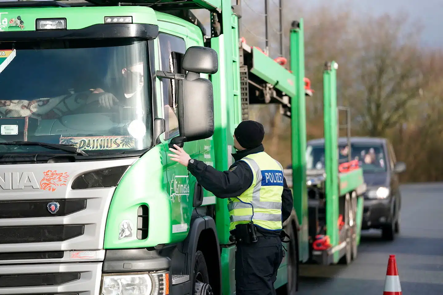 Det tyske politi lukker grænsen til Danmark på Sønderjyse Motorvej ved Frøslev, mandag den 16. marts 2020. Tyskland lukker grænsen til Danmark for at bremse coronavirus.