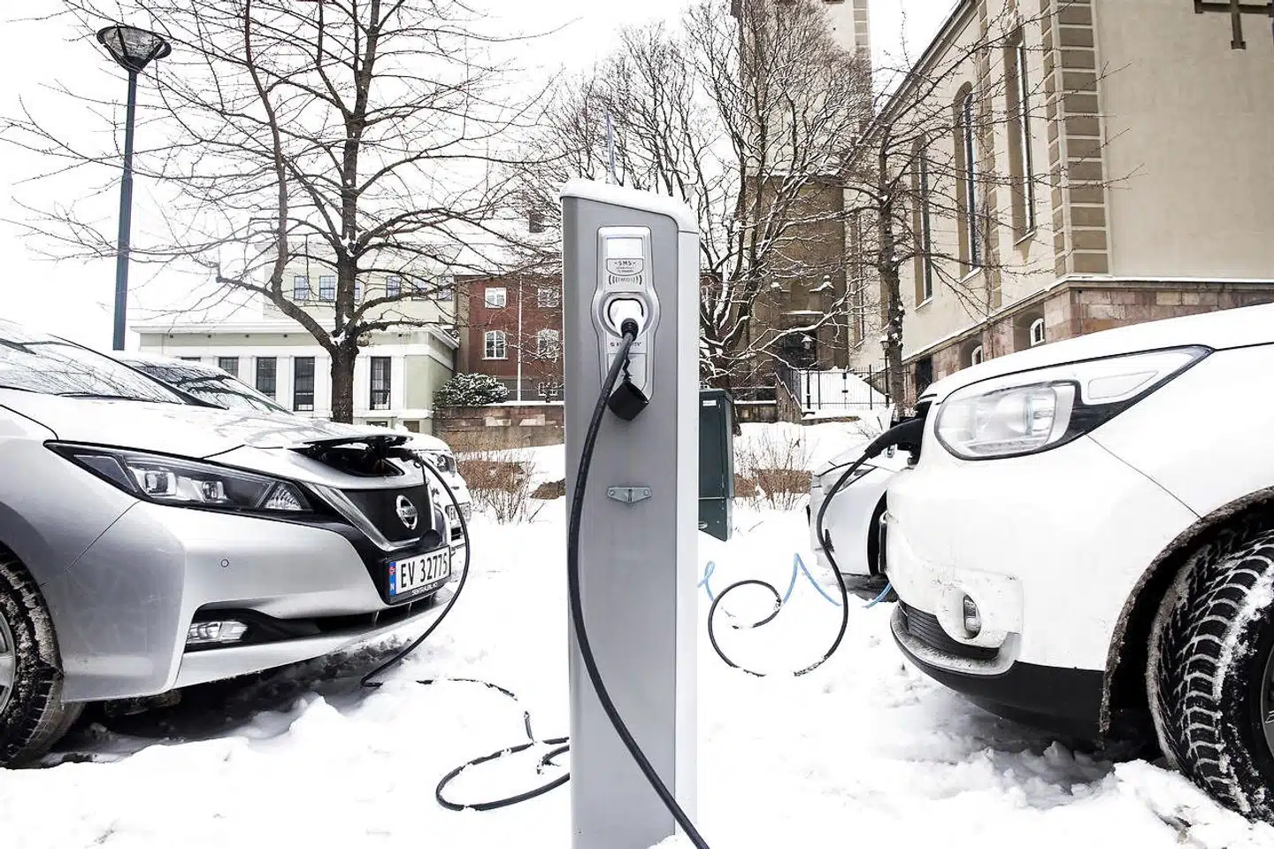 »Det er sjovt at køre i en elbil, og de vil sandsynligvis være en del af vores transportløsninger i fremtiden. Men de vil ikke være en stor del af løsningen, når det gælder klimaændringer og luftforurening,« skriver Bjørn Lomborg. På billedet ses elbiler i Oslo.
