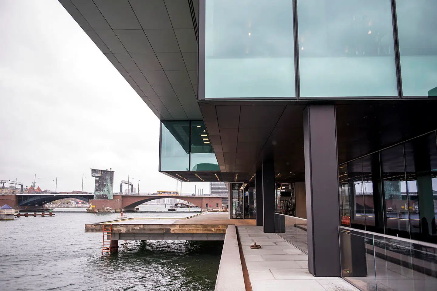 Der er blevet sagt og skrevet en del om BLOX. Martin Zerlang mener, at en af grundene til, at bygningen blev opført, var, at man ville have en stjernearkitekt til byen.